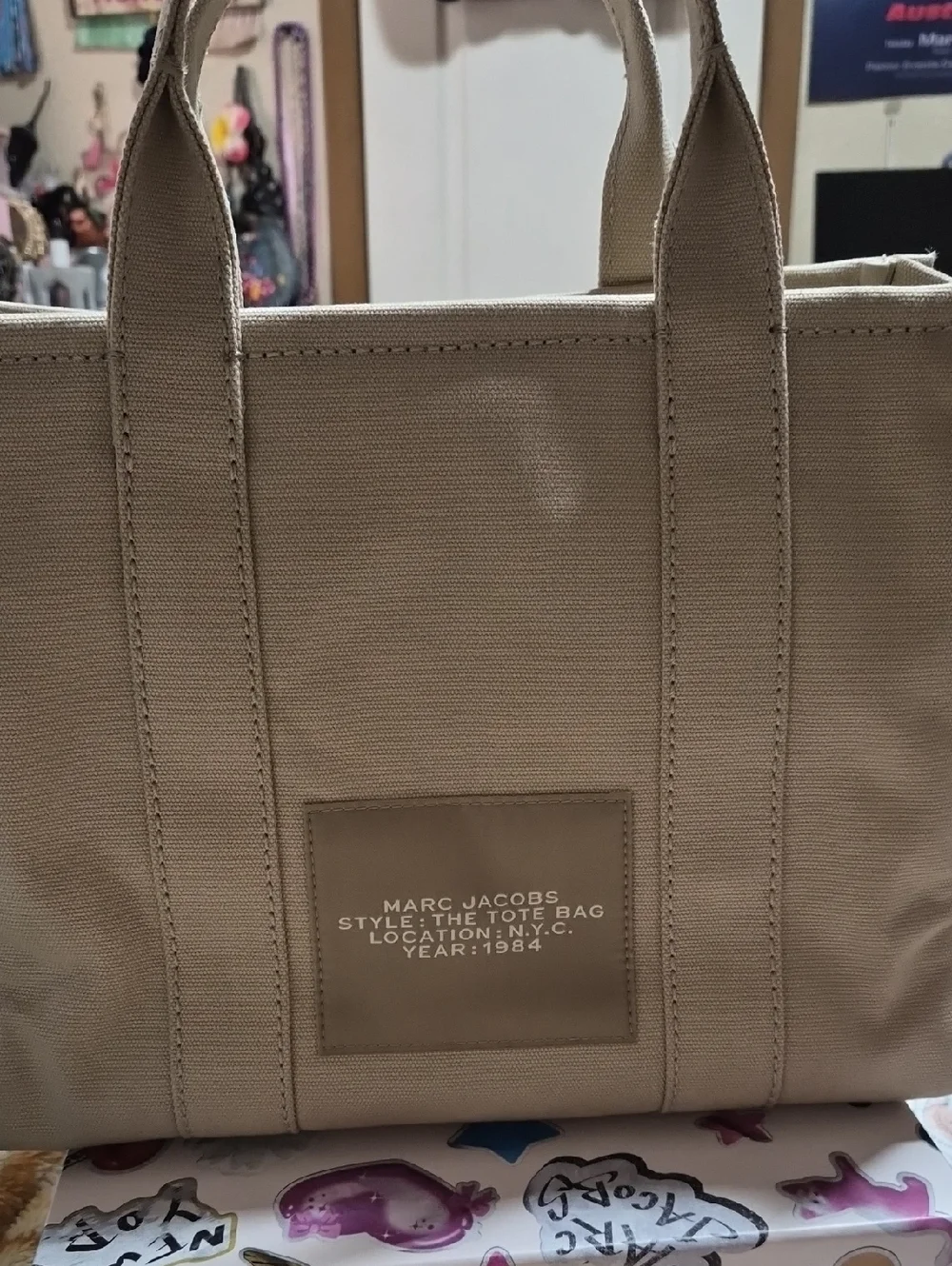 Marc Jacobs The Tote Bag Medium